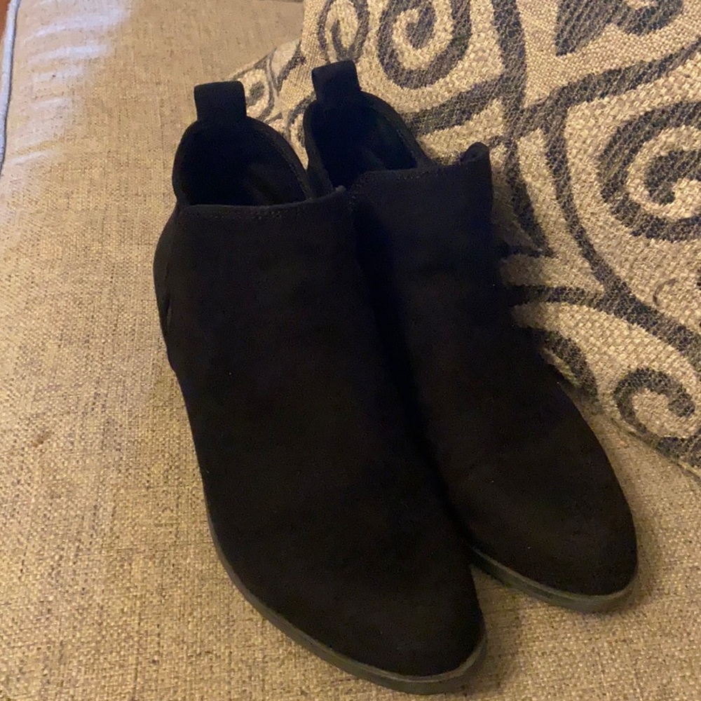 🌼 SO ankle boots. Size 6